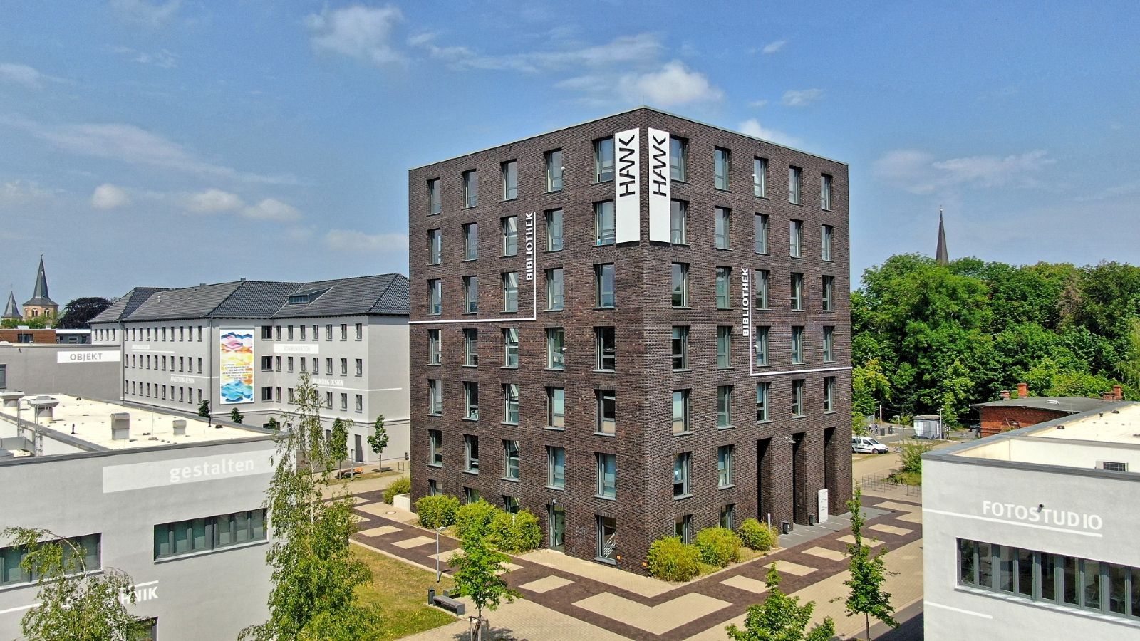 Das Bild zeigt den Hildesheim-Campus der Hochschule für angewandte Wissenschaft und Kunst - Hildesheim/Holzminden/Göttingen