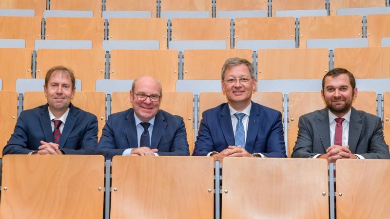 Das Bild zeigt das Präsidium der Hochschule Schmalkalden